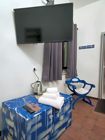King Room with Roll-In Shower - Disability Access