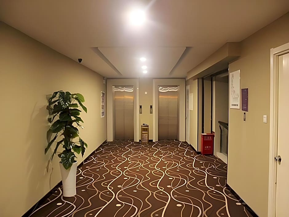 7 Days Premium Panjin Pedestrian Street Passenger Station