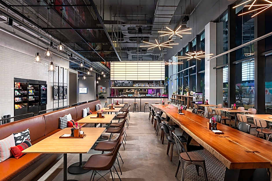 Moxy Bangkok Ratchaprasong