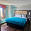 Mountain Vista Inn & Suites - Walking Distance to the Island