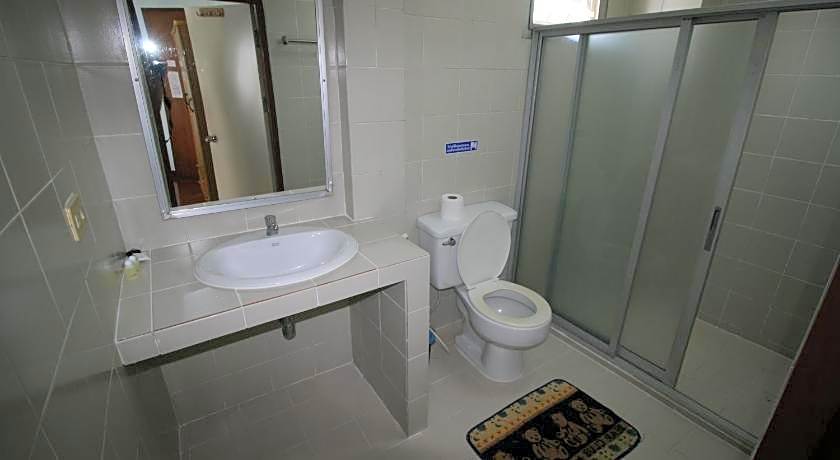 Beachfront Hotel Cha Am