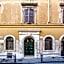 Trevi Contemporary Suite