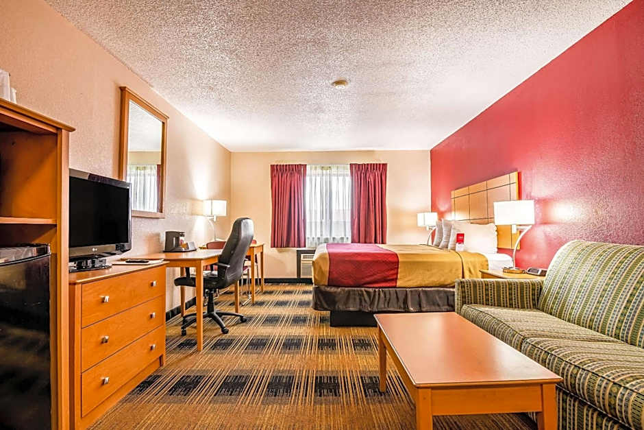 Econo Lodge Topeka at Wanamaker