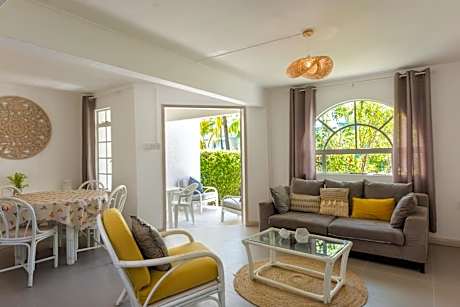 Cozy townhome near beach in heart of Grand Baie