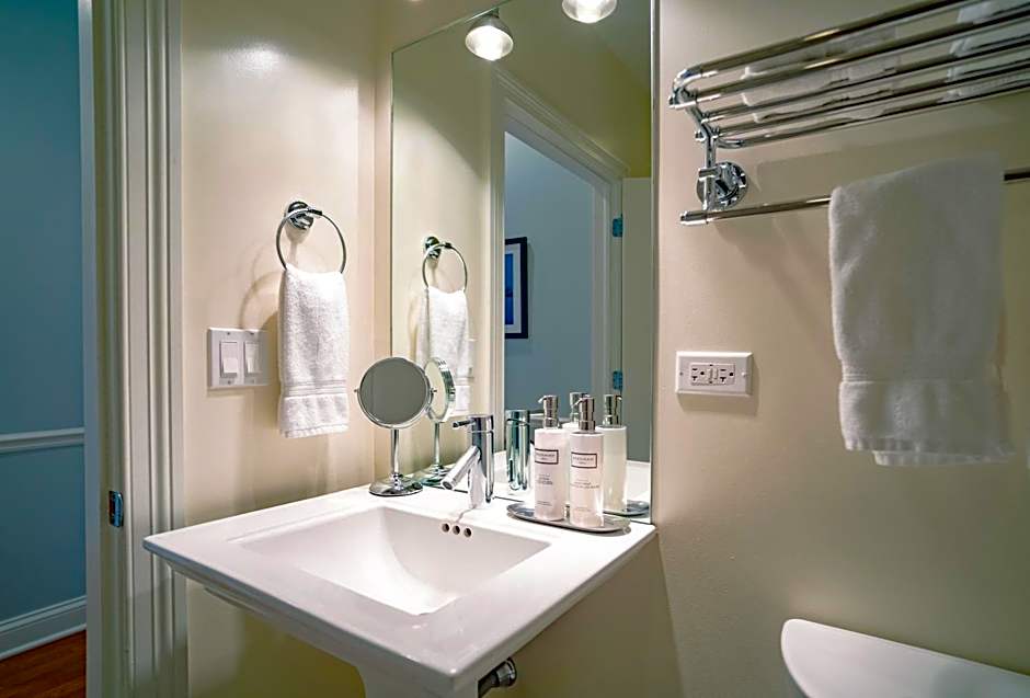 The Guesthouse Hotel