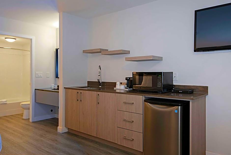 Travelodge by Wyndham Kamloops Mountview