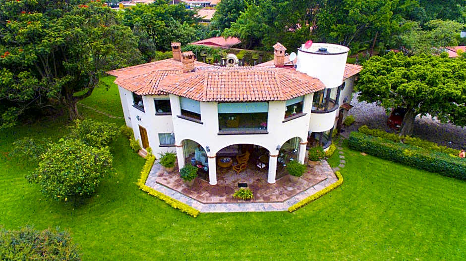 Casa Bugambilia, Un Pequeño Hotel en Tepoztlán