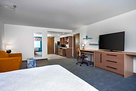 King Studio Suite with Roll-in Shower - Mobility Access