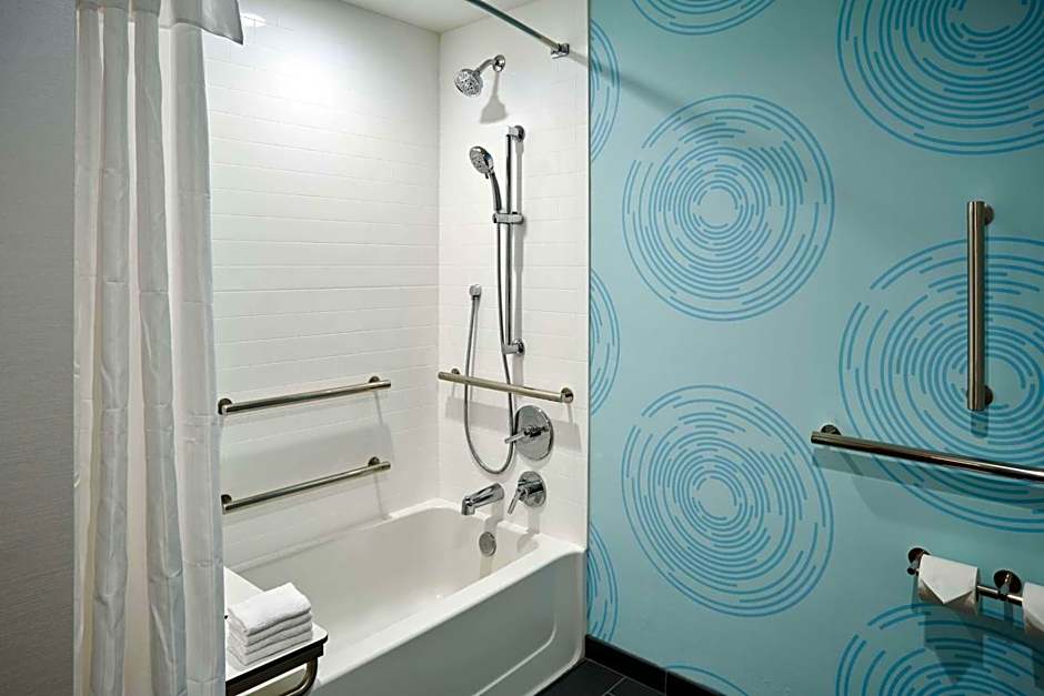 Tru By Hilton Pompano Beach Pier, FL