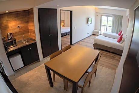 Family Room (3 Adults)