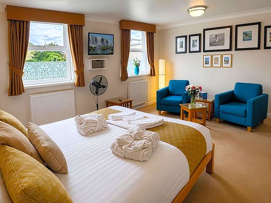 Riviera Lodge Hotel