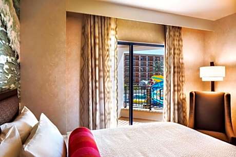 1 Bedroom Suite, 2 Queen, Waterpark view, Balcony
