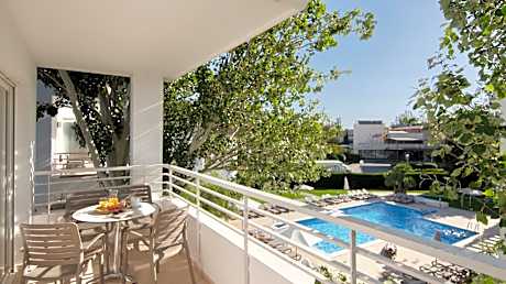 2 bedrooms family (2 adults + 1 child)