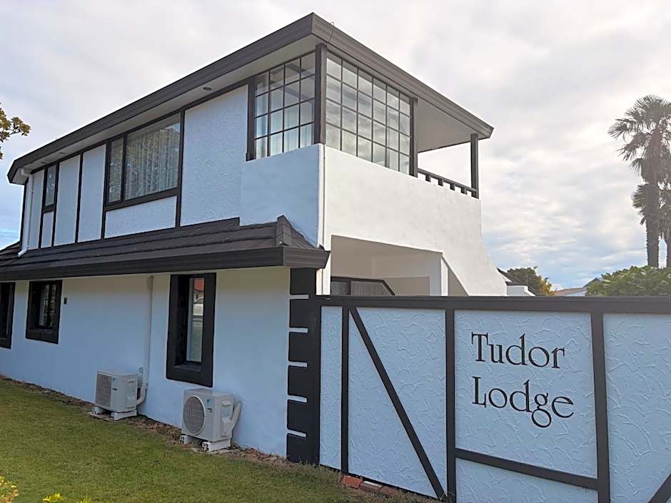 Tudor Lodge Motel