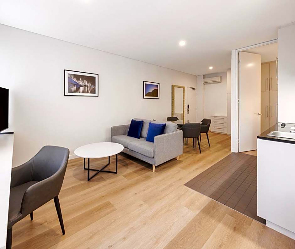 Oaks Melbourne on Collins Hotel