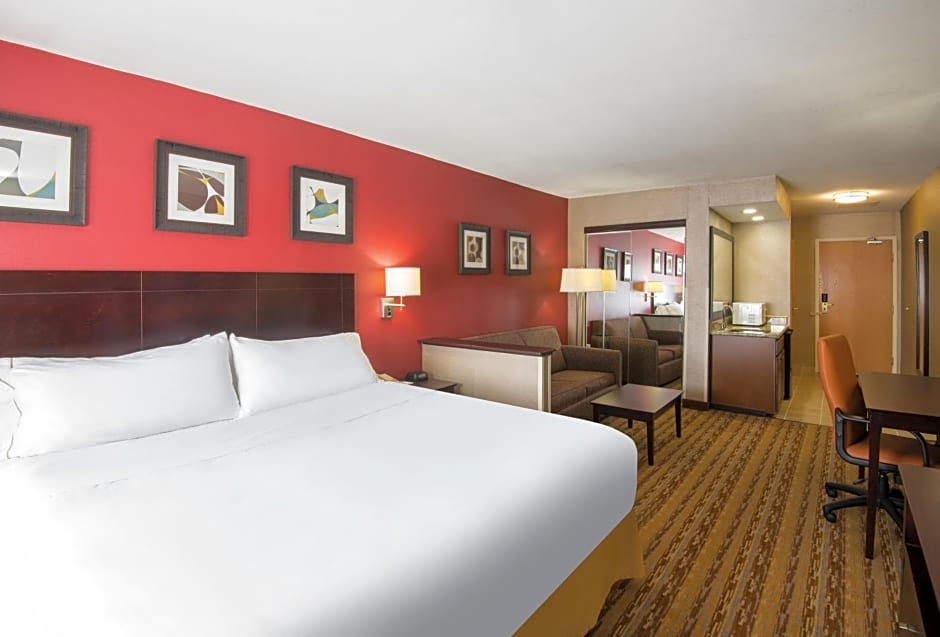 Holiday Inn Express Hotel & Suites Wauseon