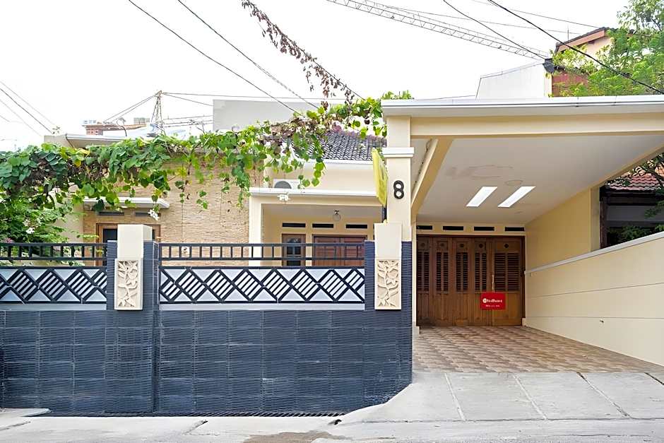 RedDoorz Syariah near Grand Kota Bintang