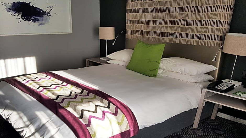Photo 1 of 4 of 1 Queen Bed