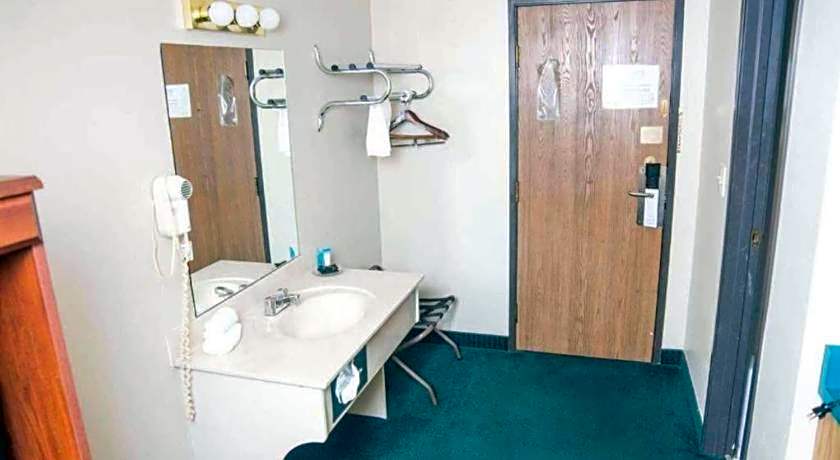 Americas Best Value Inn St. Louis South