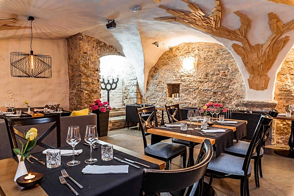 Meriton Old Town Garden Hotel