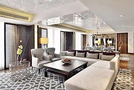 Presidential Suite, Executive lounge access, 1 Bedroom Suite, 1 King, Pool view