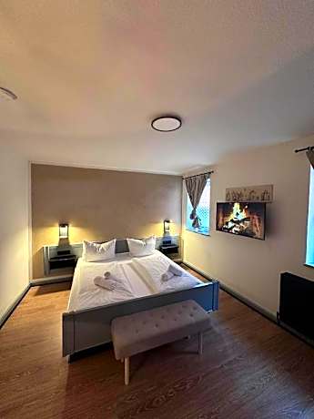 Gasthof zum goldenen Schiff - Lehmzimmer Sand