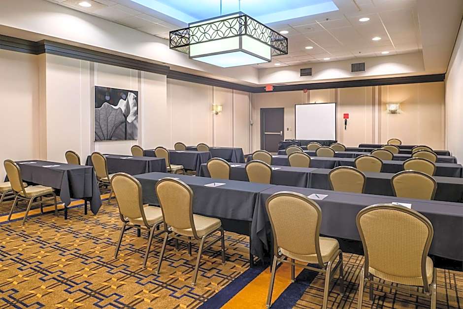 Embassy Suites By Hilton Hotel St. Louis-Airport