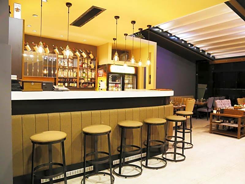 Pasaport Pier Hotel