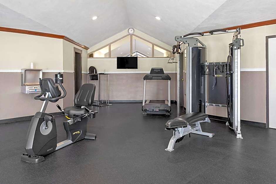 Baymont Inn and Suites by Wyndham Farmington, MO