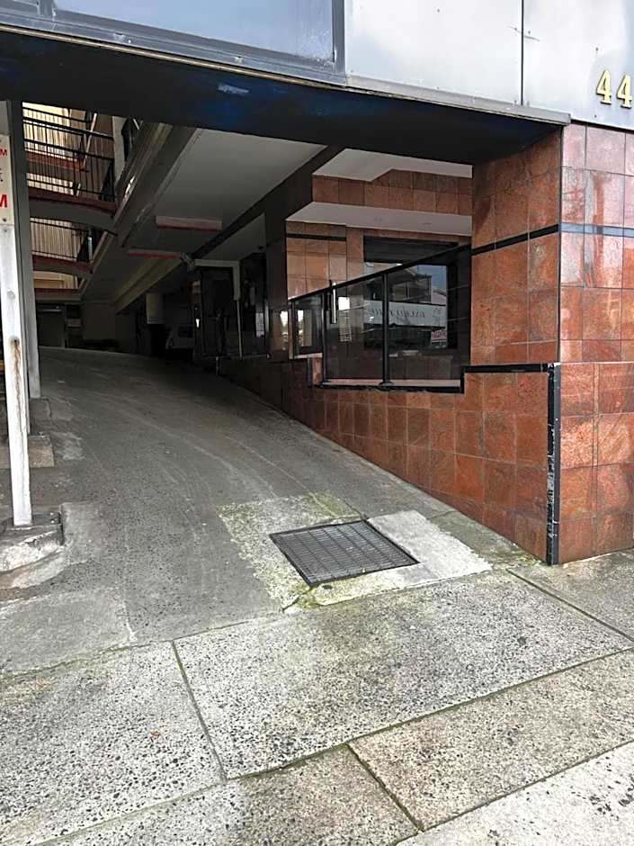 Edgecliff Lodge Motel