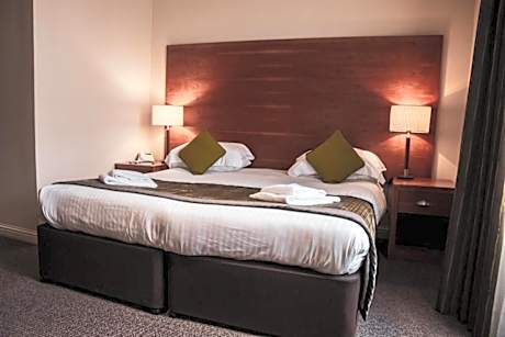 Standard Room – Saturday Night Tribute Package