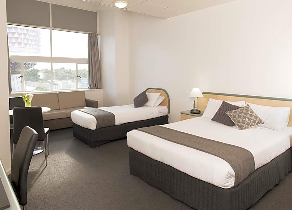 Adelaide Riviera Hotel