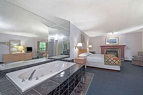 Deluxe King Room with Spa Bath- Non-Smoking