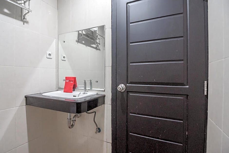 RedDoorz Syariah near Jamtos Jambi