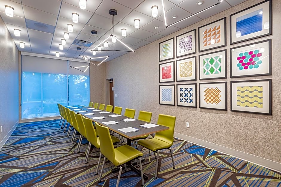 Holiday Inn Express And Suites Elkhart North By IHG