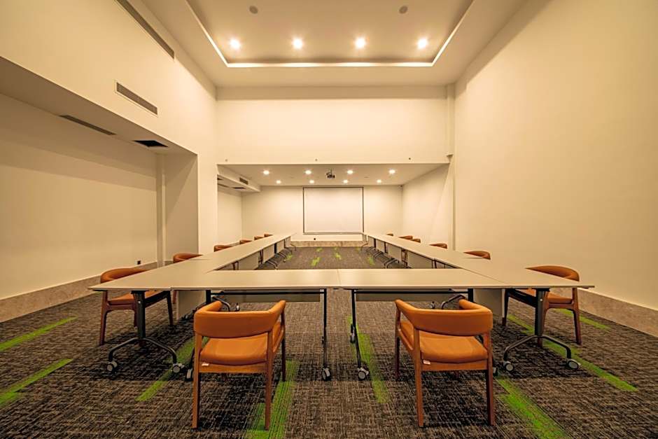 V Center Hotel