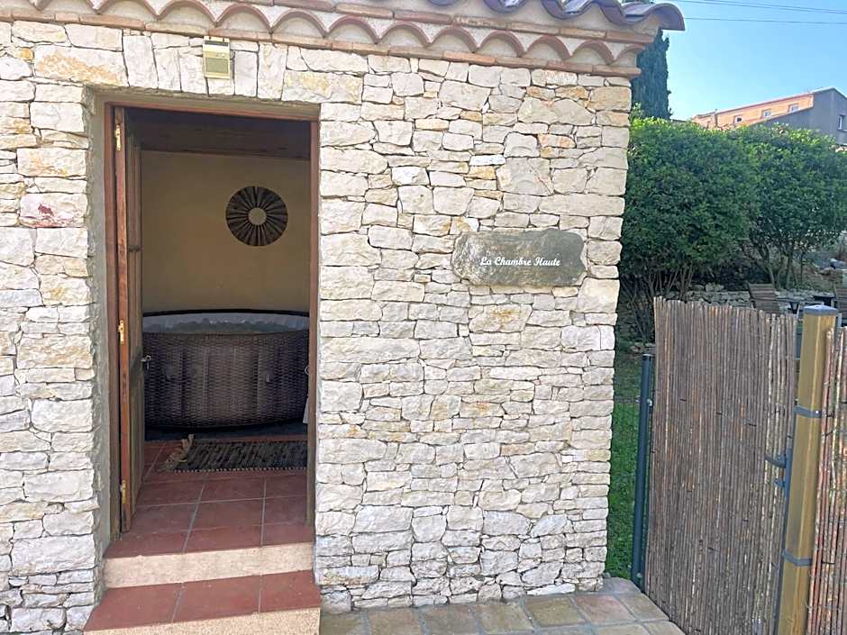 La Chambre Haute, spa et jardin extérieur à Nîmes