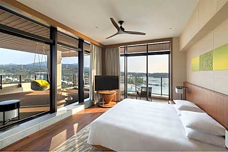 Sunset Corner Suite 1 King Bed