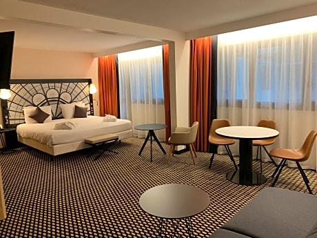 Family Suite with 1 King-Size bed and 1 Sofa bed - High floor