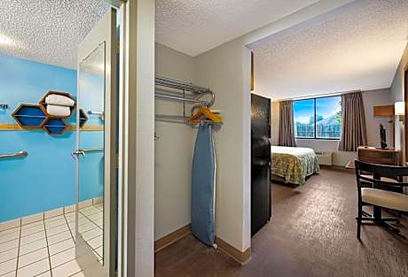 Studio King Room Disability Access Non-Smoking