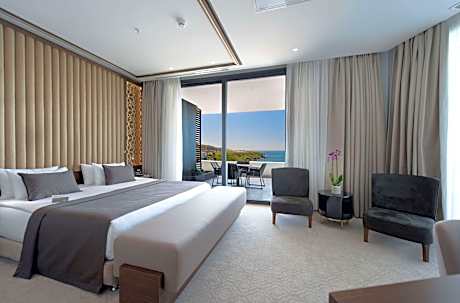 2 King Beds Two-Bedroom Family Master Suite Non-Smoking