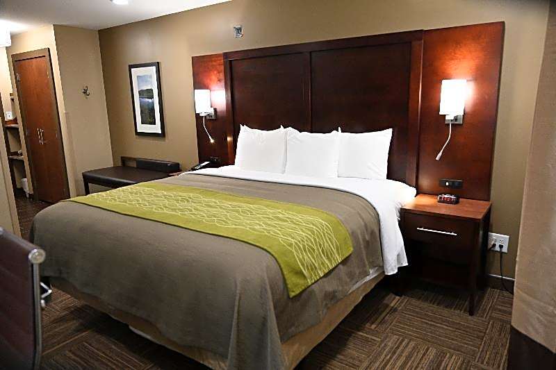 Giles Hotel Inn and Suites