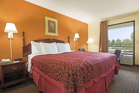 1 King Bed Non-Smoking