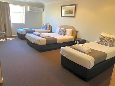 Executive Queen Twin Room