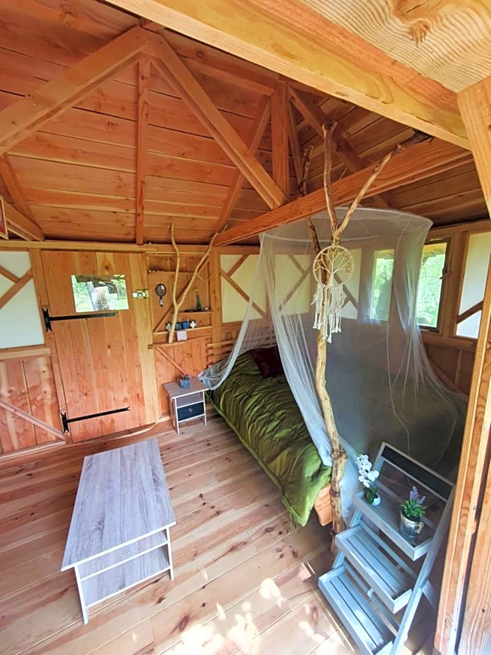 Cabane Dans Les Arbres - La Pagode