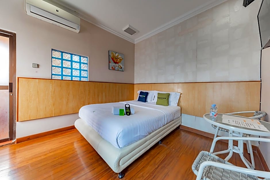 Urbanview Hotel Villa Surya Bandung