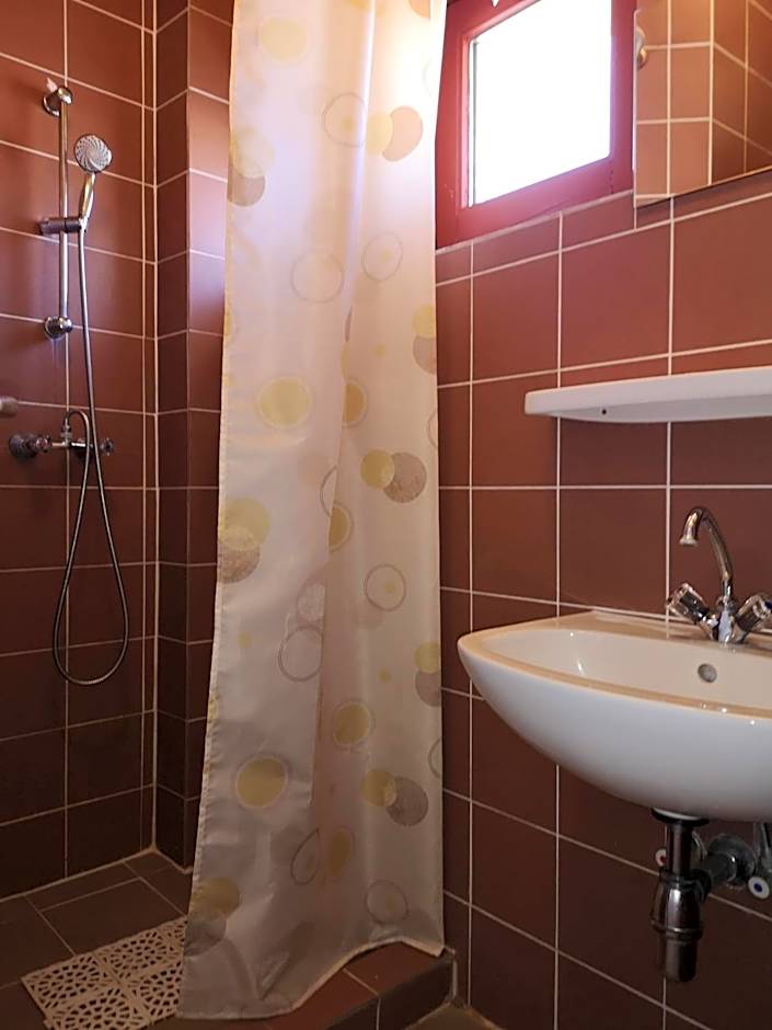 Parton Hotel & Bowling