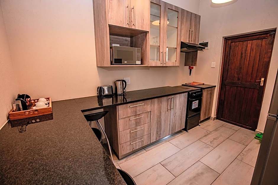 Bushbaby Valley Lodge