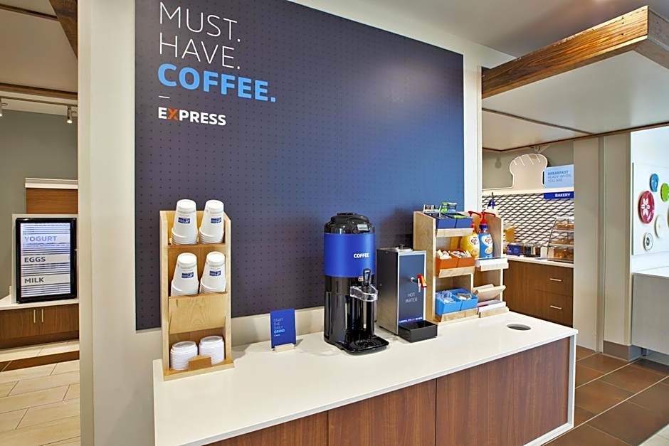 Holiday Inn Express and Suites South Hill By IHG