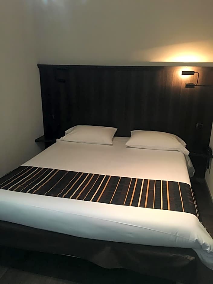 Photo 1 of 8 of Double Room